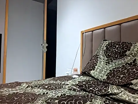 Snapshot of Vince-18 chatting on 31, 10, 2025 Vince-18 online show from 31, 10, 2025