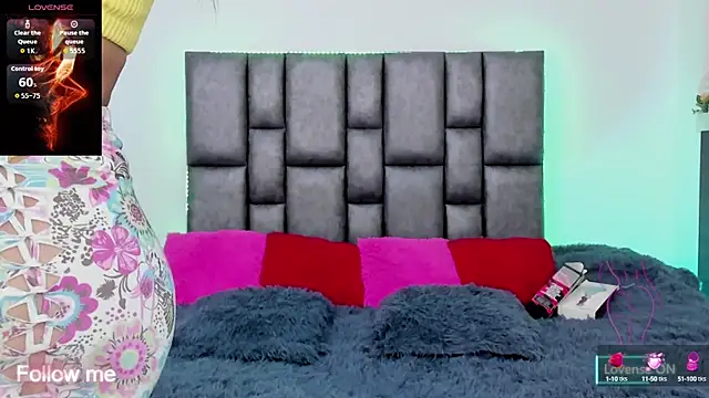 Snapshot of miaroberts69 chatting on 8, 10, 2025 miaroberts69 online show from 8, 10, 2025