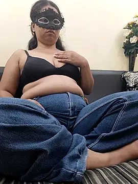 Snapshot of Iampriyaaa15 chatting on 8, 10, 2025 Iampriyaaa15 online show from 8, 10, 2025