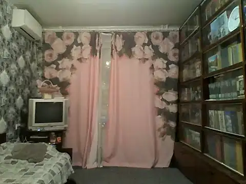 Snapshot of Pline1 chatting on 4, 10, 2025 Pline1 online show from 4, 10, 2025