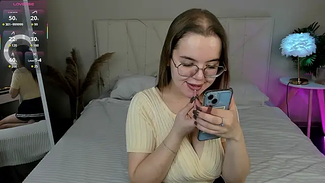 RadiantFairy online show from 22, 10, 2025