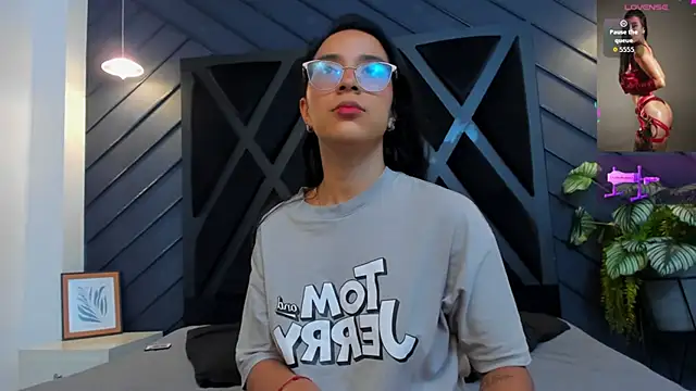 zoe martins  online show from 7, 10, 2025