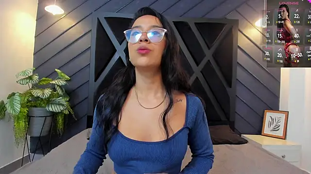 zoe martins  online show from 13, 10, 2025