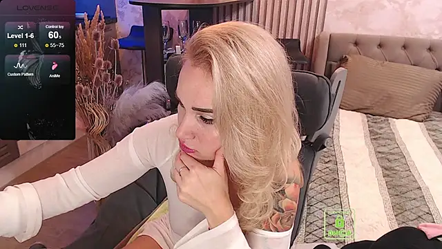 Snapshot of FreeBerryMILF chatting on 14, 12, 2025 FreeBerryMILF online show from 14, 12, 2025