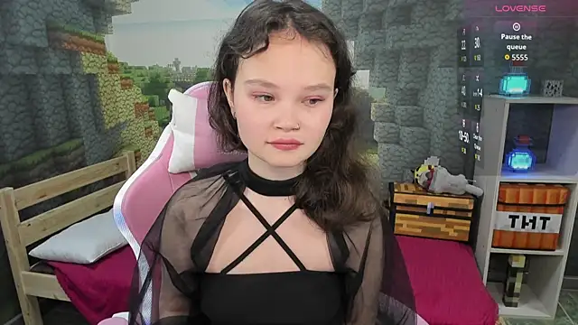 EmilyChaves online show from 12, 9, 2025