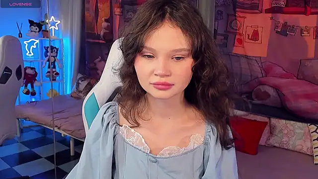 Snapshot of EmilyChaves chatting on 15, 12, 2025 EmilyChaves online show from 15, 12, 2025