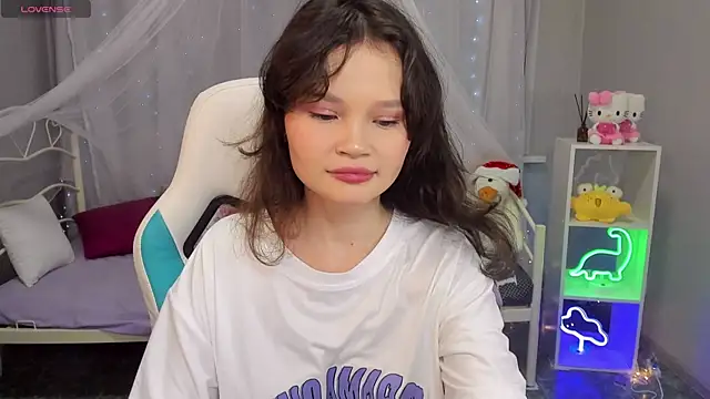 Snapshot of EmilyChaves chatting on 19, 12, 2025 EmilyChaves online show from 19, 12, 2025