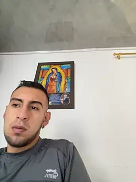 Snapshot of Micha00015 chatting on 11, 11, 2025 Micha00015 online show from 11, 11, 2025