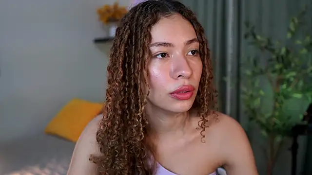 Snapshot of isabella-garcia- chatting on 10, 11, 2025 isabella-garcia- online show from 10, 11, 2025