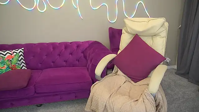 BellaLaPetit online show from 7, 10, 2025