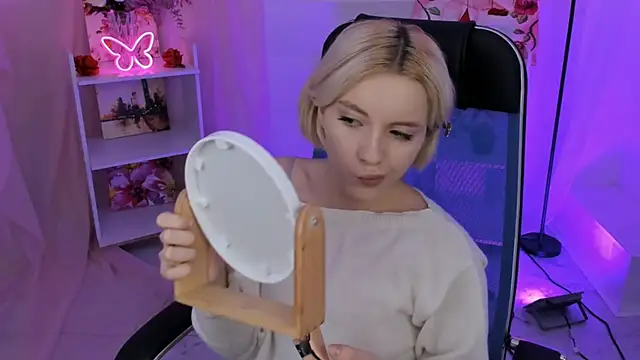 AuroraWrenfield online show from 10, 11, 2025