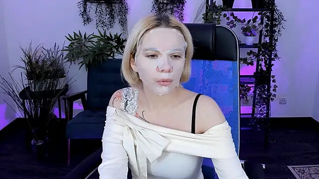 AuroraWrenfield online show from 5, 12, 2025