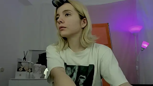 AuroraWrenfield online show from 16, 4, 2026