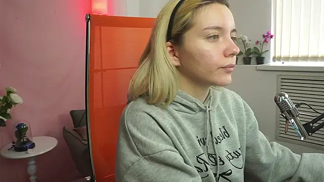 AuroraWrenfield online show from 25, 4, 2026