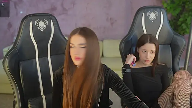 Snapshot of Goldie_Flame chatting on 6, 11, 2025 Goldie Flame online show from 6, 11, 2025