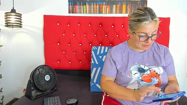 carolinacrus01 online show from 26, 10, 2025