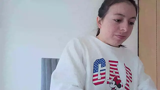Snapshot of MiaKimky chatting on 8, 10, 2025 MiaKimky online show from 8, 10, 2025