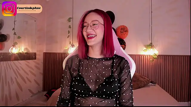 Snapshot of daphne_courtis chatting on 25, 10, 2025 daphne courtis online show from 25, 10, 2025