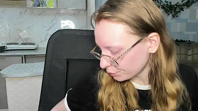 Snapshot of Rommia chatting on 15, 11, 2025 Rommia online show from 15, 11, 2025