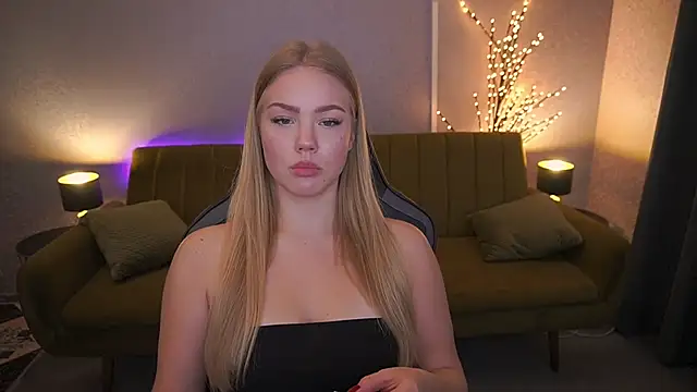 Snapshot of CelesteNoir chatting on 2, 10, 2025 CelesteNoir online show from 2, 10, 2025