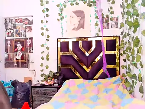 lucywhite13 online show from 4, 10, 2025