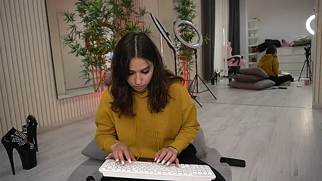 EmmaBlanco online show from 18, 10, 2025