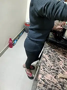 Snapshot of Pihu_Chopra chatting on 13, 11, 2025 Pihu Chopra online show from 13, 11, 2025