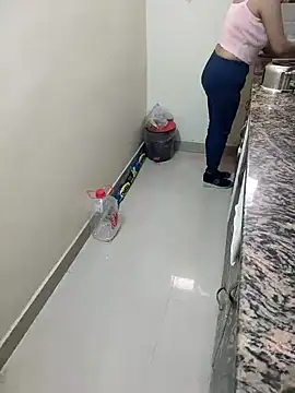 Snapshot of Pihu_Chopra chatting on 16, 12, 2025 Pihu Chopra online show from 16, 12, 2025