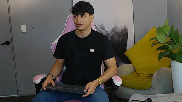 Snapshot of Ethan_occonor chatting on 18, 10, 2025 Ethan occonor online show from 18, 10, 2025