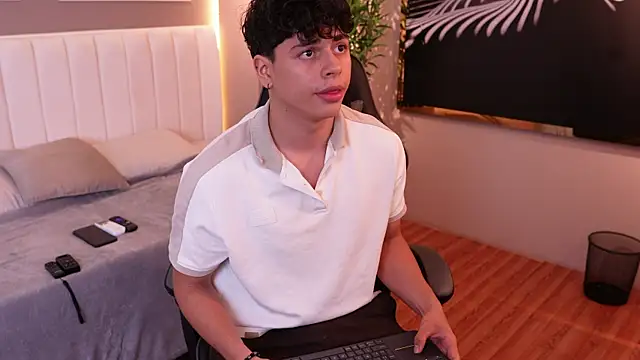 Snapshot of Ethan_occonor chatting on 21, 10, 2025 Ethan occonor online show from 21, 10, 2025