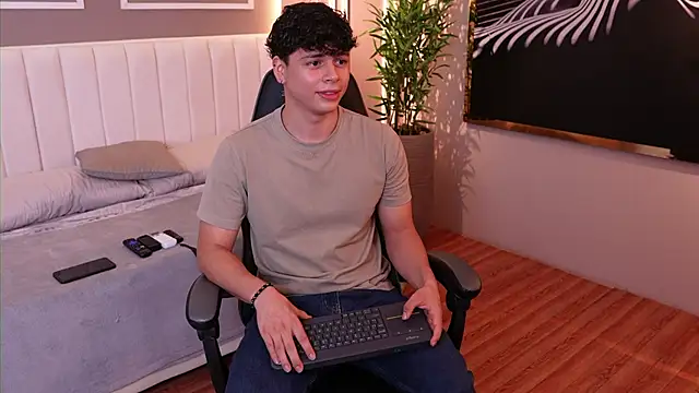 Snapshot of Ethan_occonor chatting on 24, 10, 2025 Ethan occonor online show from 24, 10, 2025