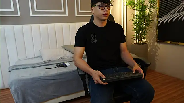 Snapshot of Ethan_occonor chatting on 6, 11, 2025 Ethan occonor online show from 6, 11, 2025