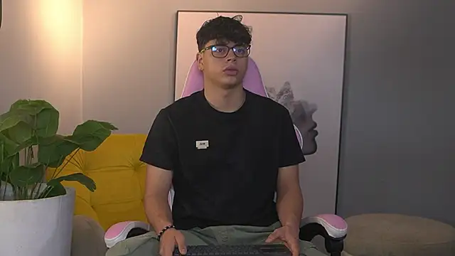 Snapshot of Ethan_occonor chatting on 8, 11, 2025 Ethan occonor online show from 8, 11, 2025