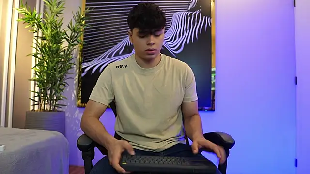 Snapshot of Ethan_occonor chatting on 13, 11, 2025 Ethan occonor online show from 13, 11, 2025