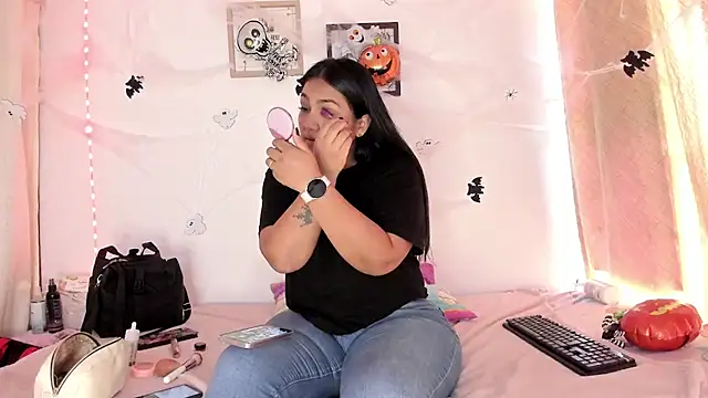 selena jhonson online show from 2, 11, 2025