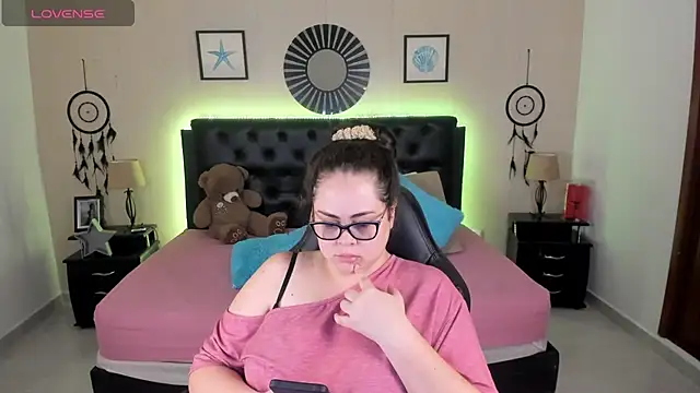 LolaVillalobos online show from 1, 7, 2026