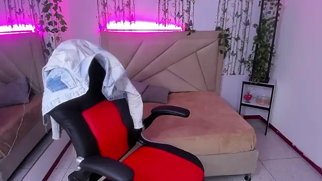 Snapshot of anna_moon11 chatting on 15, 2, 2026 anna moon11 online show from 15, 2, 2026