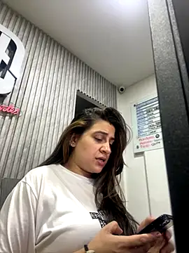 Snapshot of megvibes chatting on 28, 10, 2025 megvibes online show from 28, 10, 2025