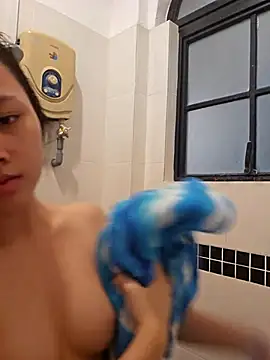 Snapshot of lirz06 chatting on 14, 10, 2025 lirz06 online show from 14, 10, 2025