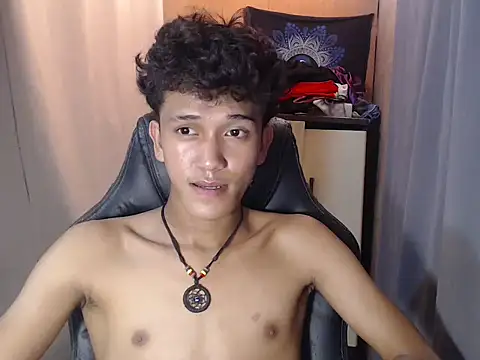 Snapshot of kenbigcockxx chatting on 20, 10, 2025 kenbigcockxx online show from 20, 10, 2025