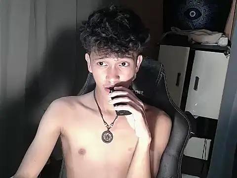 Snapshot of kenbigcockxx chatting on 22, 10, 2025 kenbigcockxx online show from 22, 10, 2025