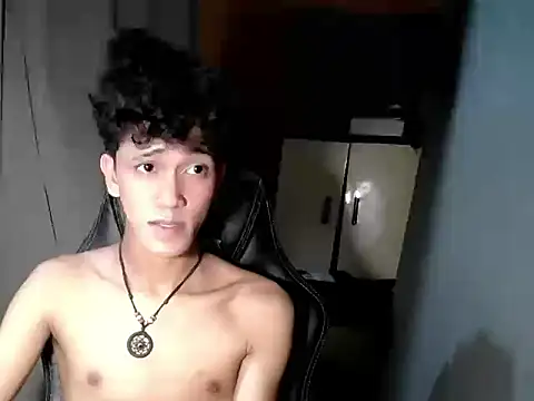 Snapshot of kenbigcockxx chatting on 26, 10, 2025 kenbigcockxx online show from 26, 10, 2025