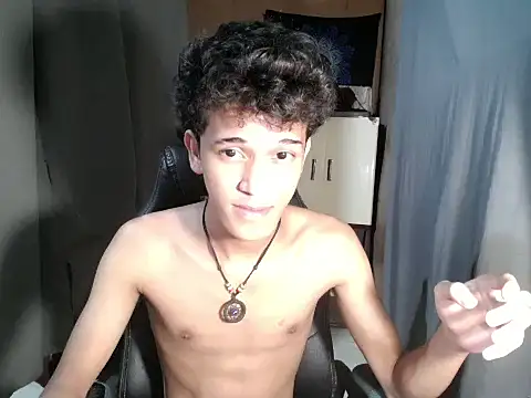 Snapshot of kenbigcockxx chatting on 4, 11, 2025 kenbigcockxx online show from 4, 11, 2025