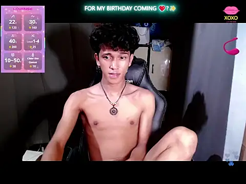 Snapshot of kenbigcockxx chatting on 6, 11, 2025 kenbigcockxx online show from 6, 11, 2025