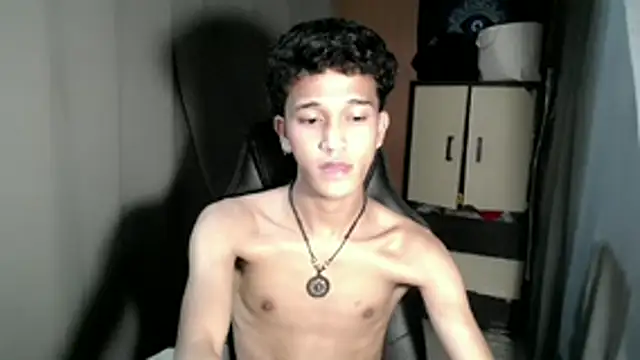 Snapshot of kenbigcockxx chatting on 20, 11, 2025 kenbigcockxx online show from 20, 11, 2025