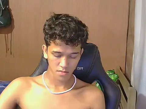 Snapshot of kenbigcockxx chatting on 18, 12, 2025 kenbigcockxx online show from 18, 12, 2025