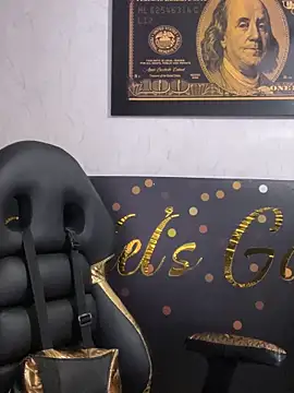 candy  fox  online show from 3, 10, 2025