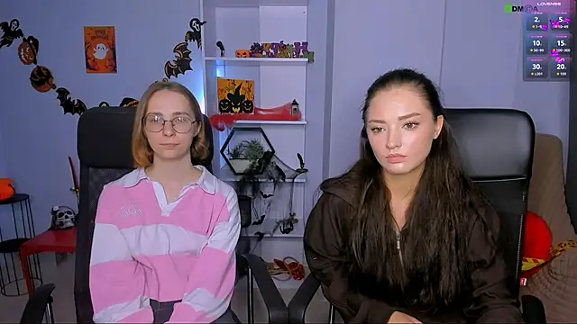 Snapshot of miki-niki chatting on 30, 10, 2025 miki-niki online show from 30, 10, 2025