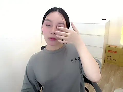 holly tabby online show from 15, 11, 2025