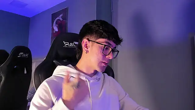 etham wolf  online show from 20, 9, 2025